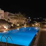 Mykonian Style Pool House 1 W Night Security Guard Ornósz