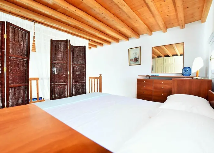 Mykonian Style Pool House 1 W Night Security Guard * 奥诺斯